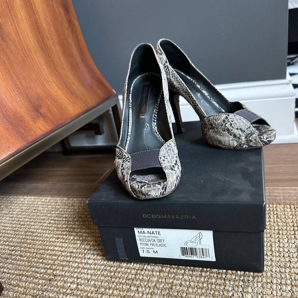 BCBG snakeskin heels style MA-NATE size 7.5